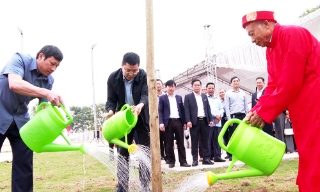 Phó Bí thư Tỉnh ủy Trần Huy Phương dự phát động Tết trồng cây tại xã Đại Lai